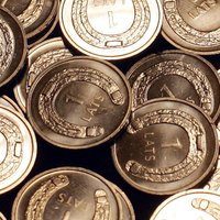 Iedzīvotāju krājumos vēl ir 985 tonnas latu un santīmu monētu