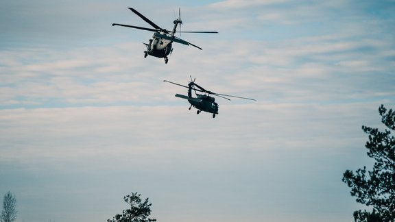 Rock Warrior" militārās mācības Ādažu poligonā black hawk