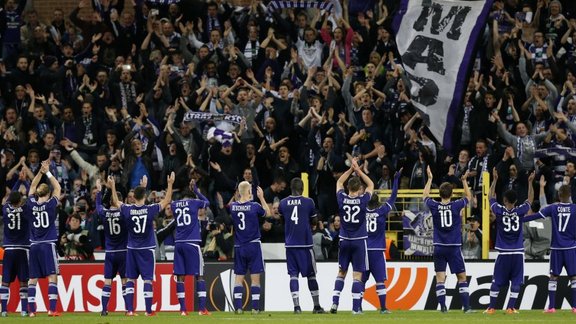 Anderlecht celebrate with fans after the game 