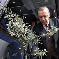 Erdogans kritizē NATO par atbalsta trūkumu Sīrijā
