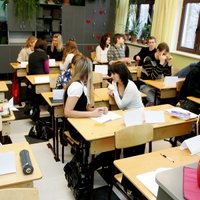Vidusskolu beidzēji valsts eksāmenus vairs nedrīkstēs kārtot krievu valodā, iecerējusi IZM