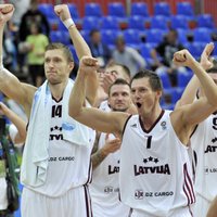 Fotoreportāža: Latvija iekļūst EČ nākamajā kārtā un no turnīra izslēdz Maķedoniju