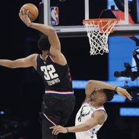 NBA Visu zvaigžņu spēlē uzvar Džeimsa komanda; Durantam tiek MVP balva