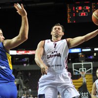 Latvijas basketbola izlases aizsargs Blūms oficiāli vienojies ar Itālijas klubu 'Sidigas'