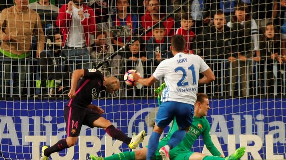 Malaga Jonathan Rodriguez scores second goal to Barca 