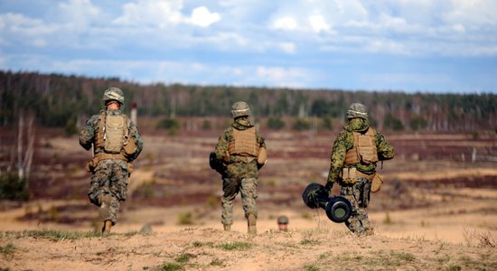 Plašāka mobilizācija un tautas armija – kā partijas sola veicināt drošību