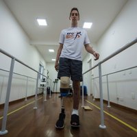 'Chapecoense' vārtsargs pēc kājas amputācijas atsācis treniņus