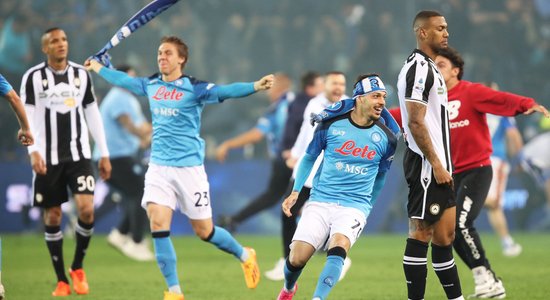 'Napoli' nodrošina pirmo Itālijas čempiontitulu kopš 1990.gada