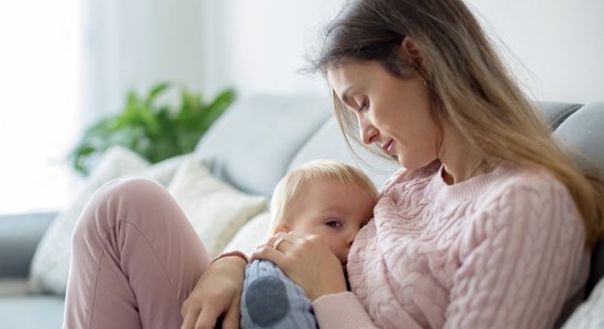 Mātes piens nevar izraisīt kariesu. Kāpēc bērniem Latvijā tik slikti zobi