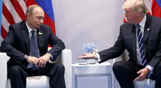 Tramps izteicis Putinam bažas par Krievijas iejaukšanos ASV vēlēšanās, stāsta Tilersons