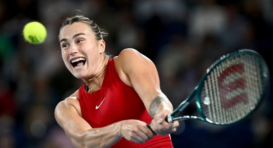 Sabaļenka un Paolīni ar uzvarām sāk WTA sezonas noslēguma turnīru