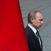 Putins tuvākajās dienās telefoniski sazināsies ar Trampu