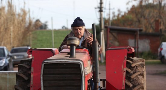 "Самый бедный в мире бывший президент" отказался еще и от пенсии