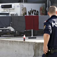 Kravas automašīnā Austrijā atrasto migrantu līķu skaits pārsniedz 70