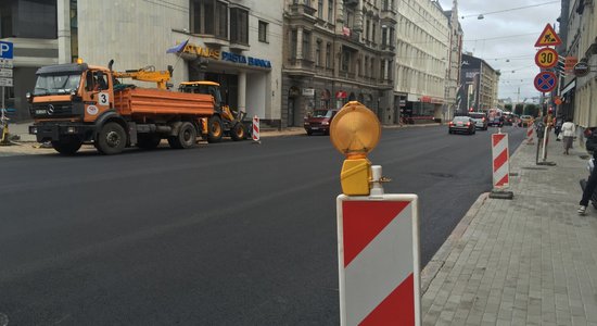Прокурор: во время ремонта улиц Риги пешеходам не обеспечили безопасного передвижения
