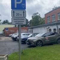 Nopirku stāvvietas mēneša abonementu, atbraucu – vietu nav. Kā tas var būt un ko darīt?