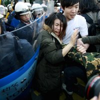Ķīnā saniknots pūlis līdz nāvei piekauj vardarbīgus policistus