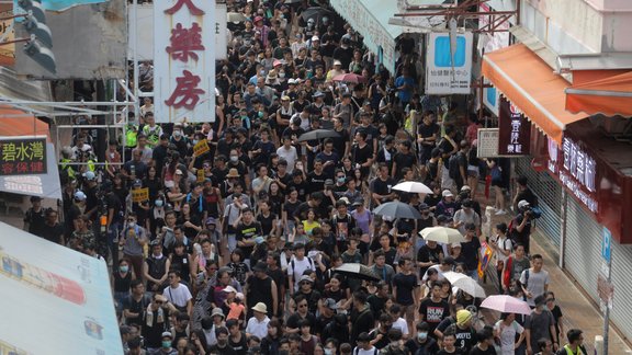 Honkongā notikušas sadursmes starp protestētājiem un policistiem - 6