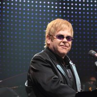 Eltonam Džonam bijis sekss ar VDK aģentu