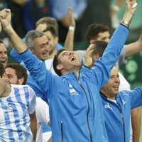 Argentīna uzvar izšķirošajās vienspēlēs un pirmo reizi vēsturē izcīna Deivisa kausu