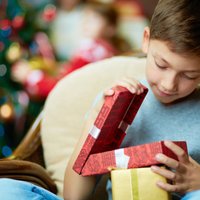 Kāpēc bērns pieprasa dārgu dāvanu un kā rīkoties vecākiem?