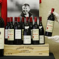 Izsolē pārdos slavenā futbola trenera Fērgusona miljonus vērto vīnu kolekciju