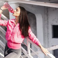 Почему не стоит ждать, пока захочется пить: 7 преимуществ ежедневного употребления воды