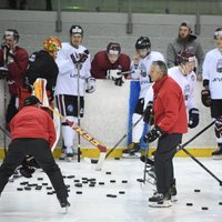 Latvijas hokeja izlases treniņiem pievienojies 'Capitals' sistēmas aizsargs Bindulis