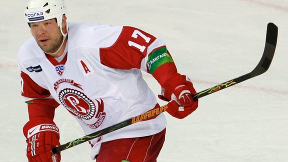 Vityaz winger Chris Simon