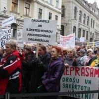 В понедельник на улицы Риги выйдут тысячи возмущенных учителей