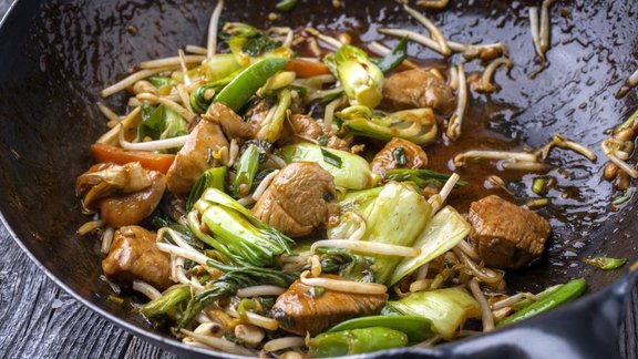 stir fry terijaki cālis ēdiens voks vokpanna ķīniešu ēdiens