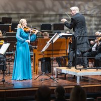 Foto: Liepājas Simfoniskais orķestris vasaras vienīgajā koncertā priecē ar Vivaldi un Čaikovski
