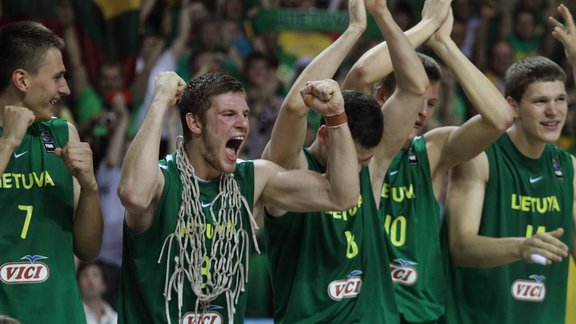 Fotoreportāža: Lietuvas basketbolistu panākums pasaules U-19 čempionātā