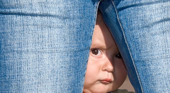 Bērns baidās no svešiem cilvēkiem: ko darīt vecākiem