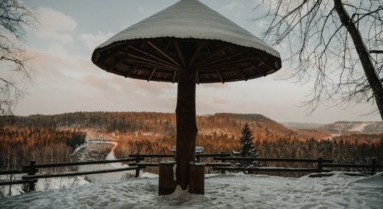 ФОТО. Снег и тишина: Сигулда оделась в зимний наряд