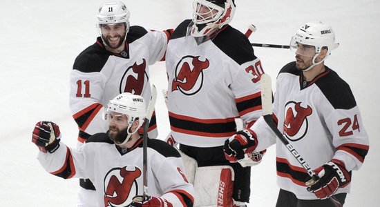 'Devils' nonāk uzvaras attālumā no NHL Stenlija kausa fināla