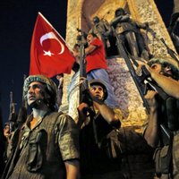 Турция: за ночь погибли 60 человек, похищен генсек правящей партии страны, убит генерал-мятежник