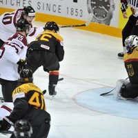 Latvijas hokejistiem sāpīgs zaudējums svarīgā spēlē pret Vāciju