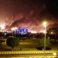 Pēc dronu triecieniem izcēlies ugunsgrēks naftas pārstrādes rūpnīcā Saūda Arābijā