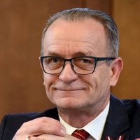 Saeima vēl nelemj par Rasnača demisijas pieprasījumu