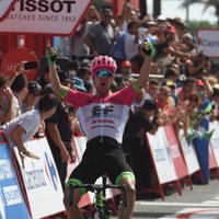 Austrālietis Klārks uzvar 'Vuelta a Espana' piektajā posmā; kopvērtējumā vadību pārņem francūzis Molārs