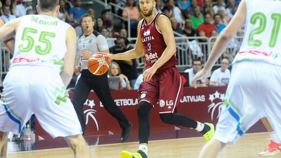 Latvijas basketbola izlase pārbaudes spēlē apspēlē Slovēniju - 30