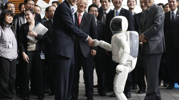 Japan s Prime Minister Yukio Hatoyama and Honda's humanoid robot Asimo