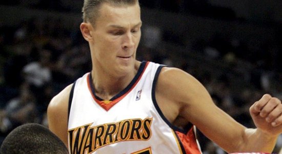 Biedriņam četri punkti ‘Warriors’ zaudējumā NBA spēlē