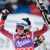 Kalnu slēpotāji Kristofešens un Rebensburga gūst uzvaras Pasaules kausa sacensībās