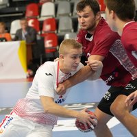 Latvijas handbolisti Eiropas čempionāta kvalifikācijas otrajā cīņā Valmierā zaudē Polijai
