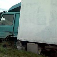 ВИДЕО: Трагическая авария рядом с Литвой - легковая машина столкнулась с фурой