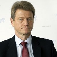 Lietuvieši vēlas 'impīčmentā' atlaistā prezidenta Paksa reabilitāciju