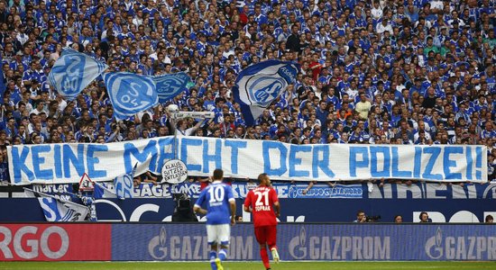 Par Mančestras 'City' fana bīstamu 'izslēgšanu' arestē 'Schalke 04' līdzjutēju
