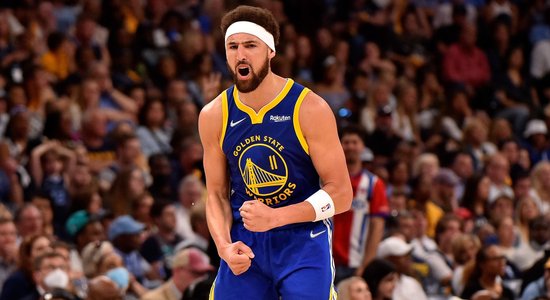 'Warriors' spraigā galotnē pieveic 'Grizzlies' NBA 'play-off' otrās kārtas ievadā